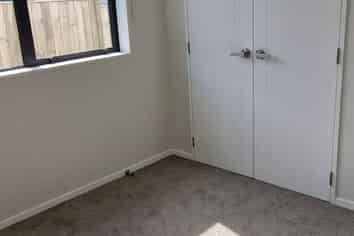 8 Knockanara Drive, Flat Bush