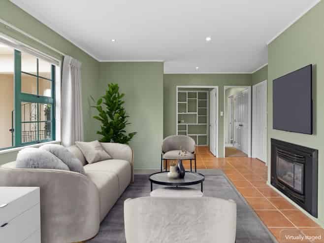 199 Frimley Oaks, Frimley