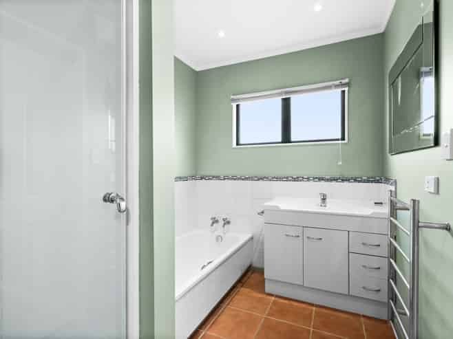 199 Frimley Oaks, Frimley