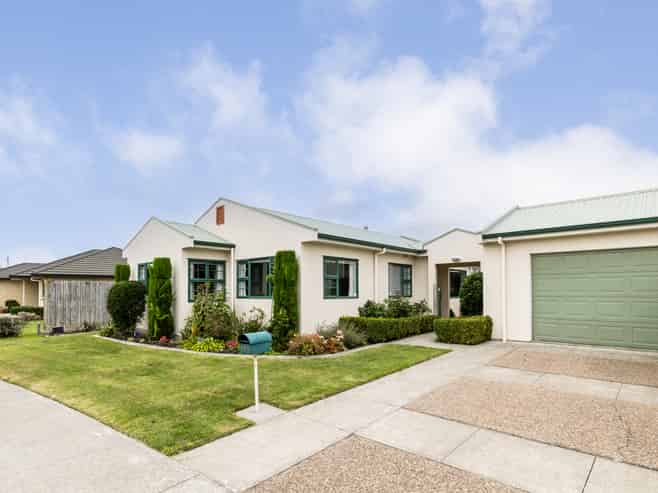 199 Frimley Oaks, Frimley