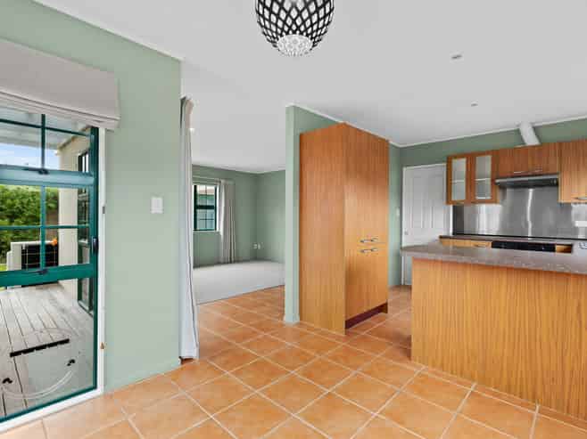 199 Frimley Oaks, Frimley