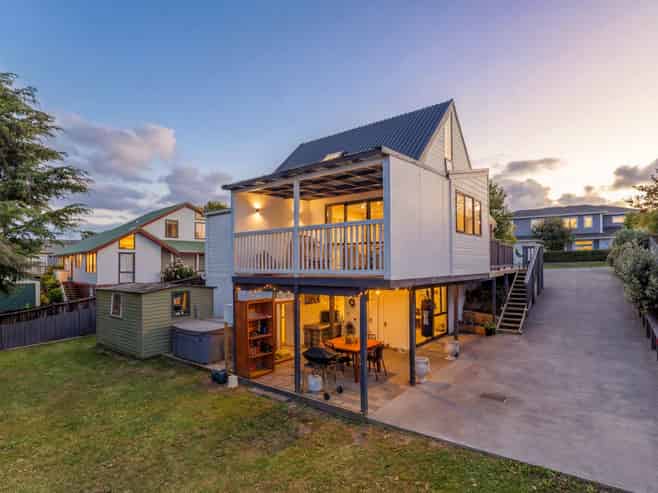 37 Amorino Drive, Red Beach