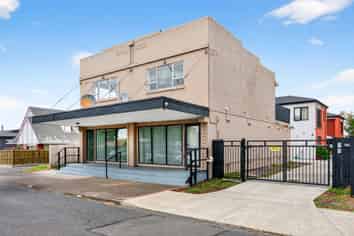 Vacant Mixed-Use investment with immediate upside