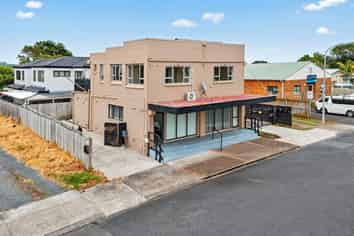 Vacant Mixed-Use investment with immediate upside