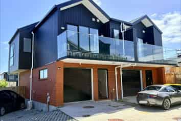 8/233 Great North Road, Henderson