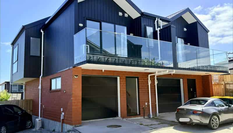 8/233 Great North Road, Henderson