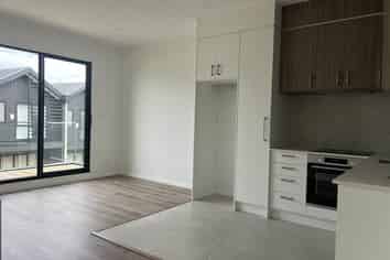 8/233 Great North Road, Henderson