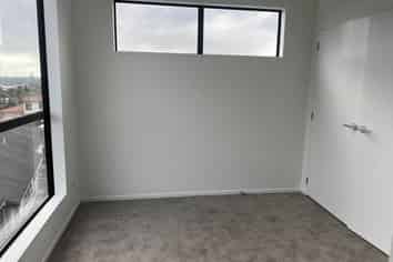 8/233 Great North Road, Henderson