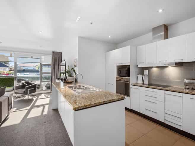 103/16 Huron Street, Takapuna