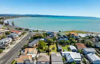 13-14 Meeanee Quay, Westshore