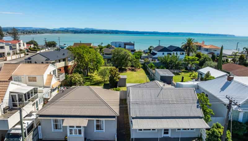 13-14 Meeanee Quay, Westshore