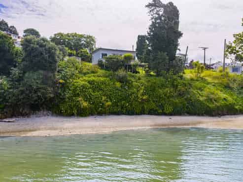 16 Fisher Street, Paparoa