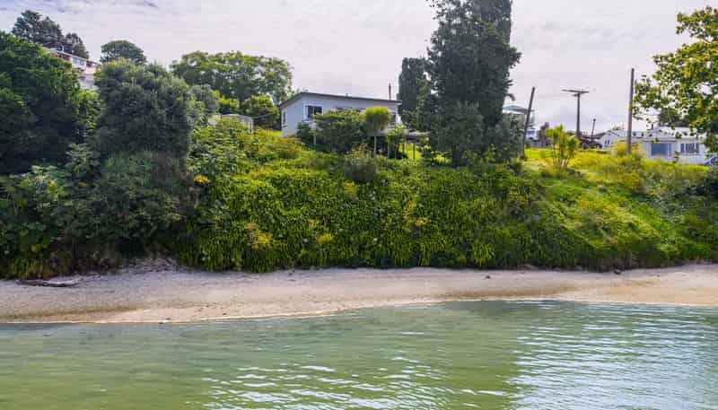 16 Fisher Street, Pahi