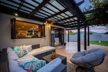 17 Ashdonleigh Grove, Stoke