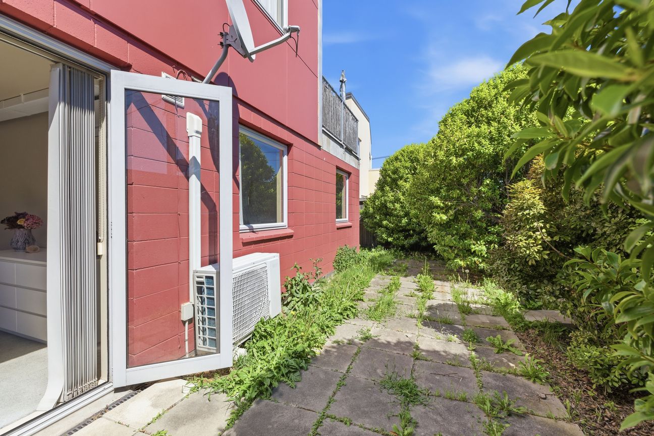 Two Bed + Garage + Park = 6.5% Gross Yield – další