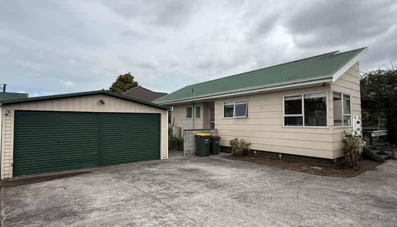 2/114 Clevedon Road, Papakura