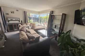 17 Showgate Ave, Sockburn