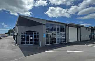 The showroom/office with warehouse