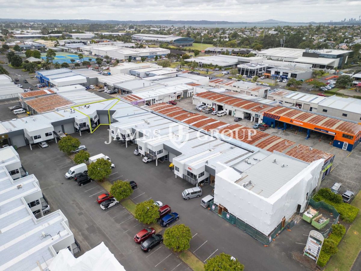High Stud Warehouse off Lincoln Road | 7 Carparks - Daugiau