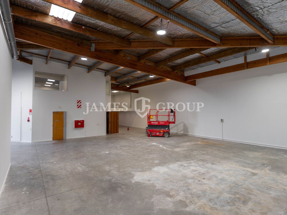 High Stud Warehouse off Lincoln Road | 7 Carparks - Vaizdas 3