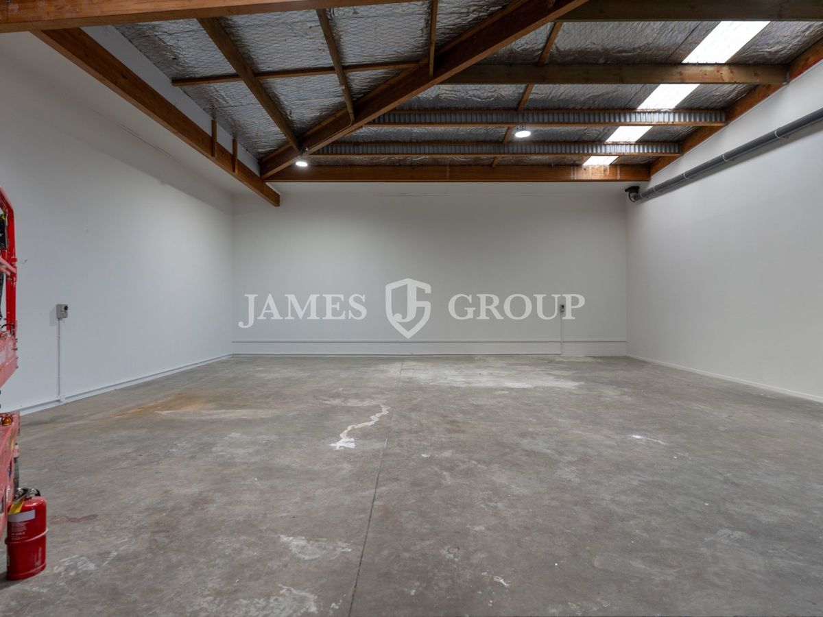 High Stud Warehouse off Lincoln Road | 7 Carparks - Vaizdas 4