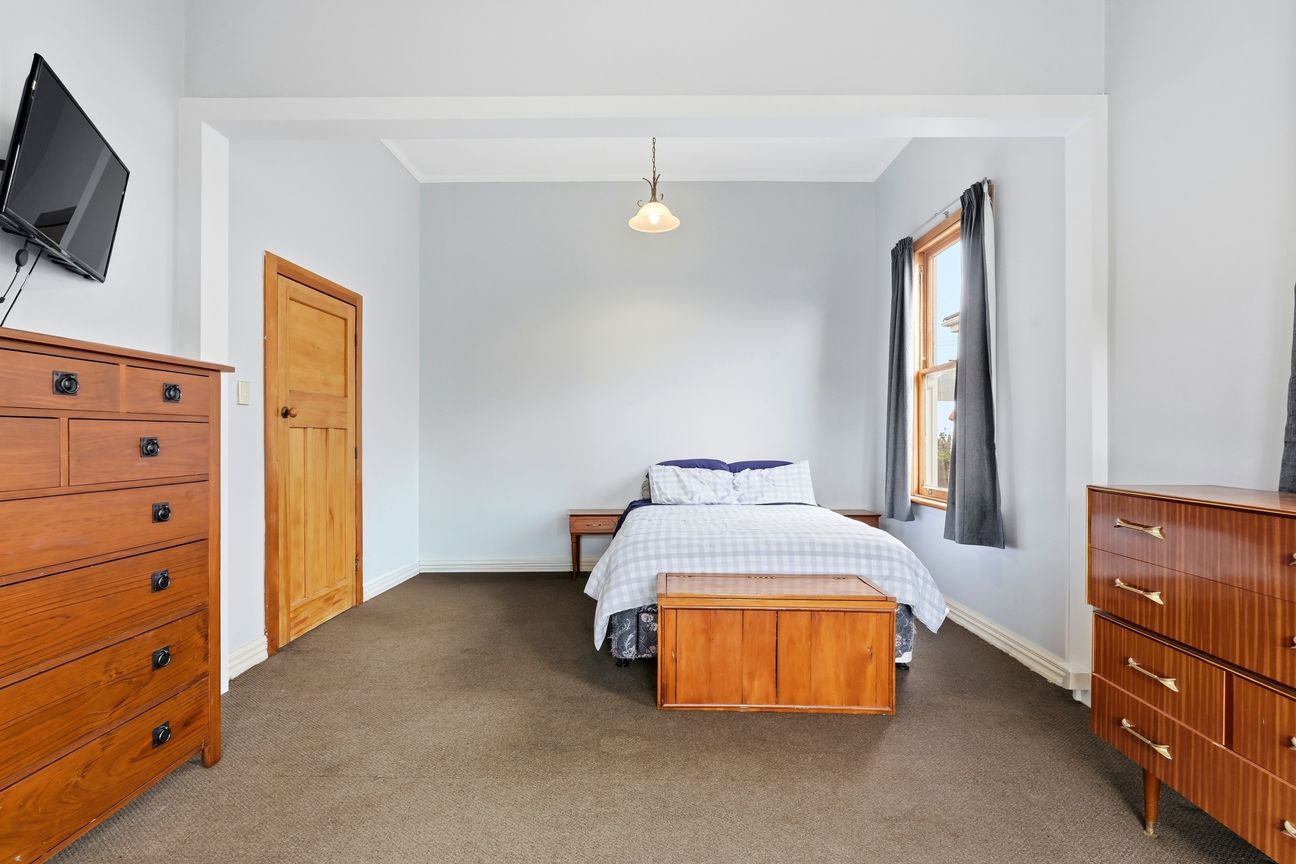 Character, Space & Sea Views - Vista 4