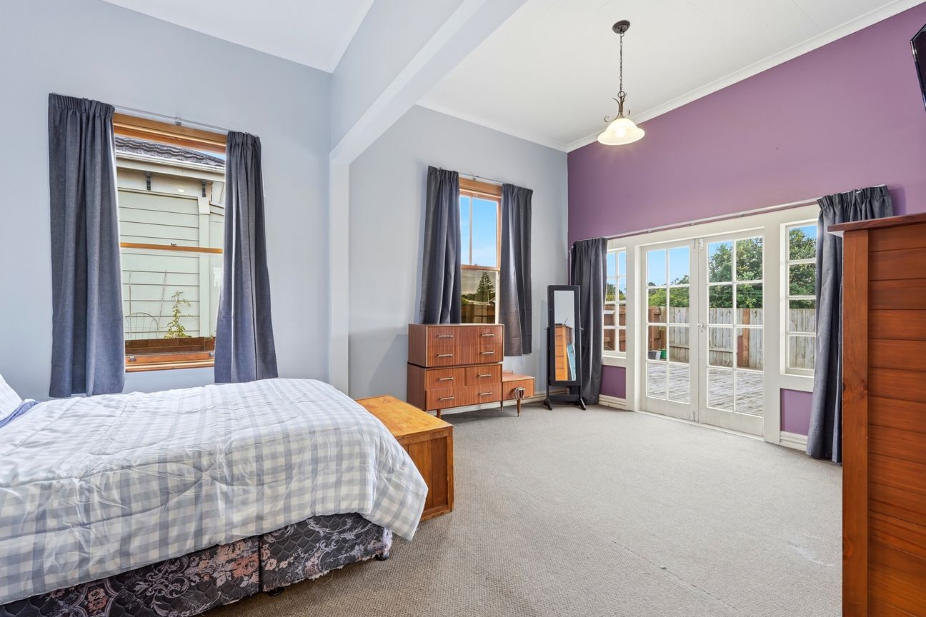Character, Space & Sea Views - Vista 3