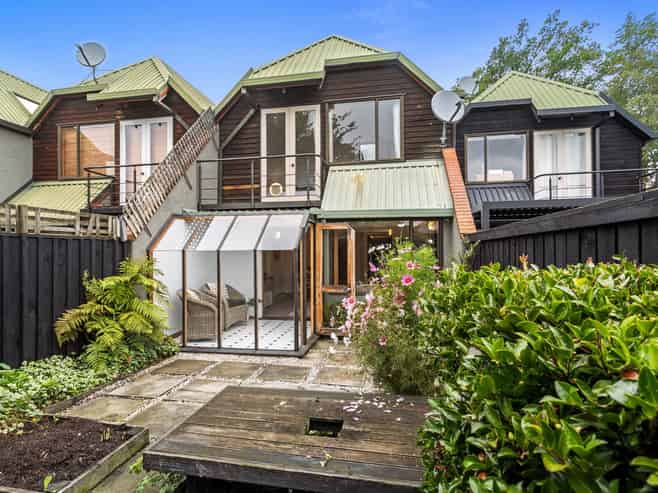 2/20 Bristol Street, Merivale