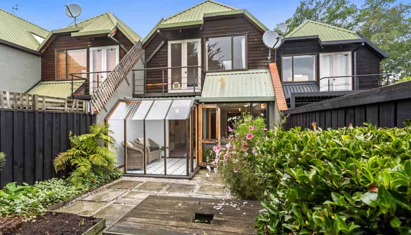 2/20 Bristol Street, Merivale