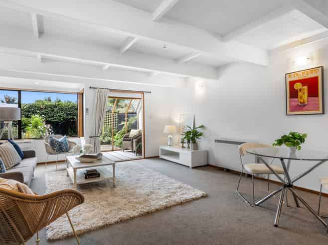 2/20 Bristol Street, Merivale