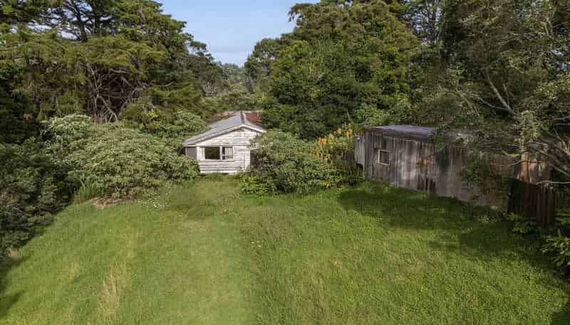 1232 East Coast Road, Redvale
