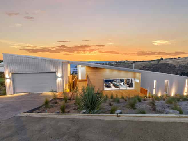 1 Oxenhope Road, Richmond Hill