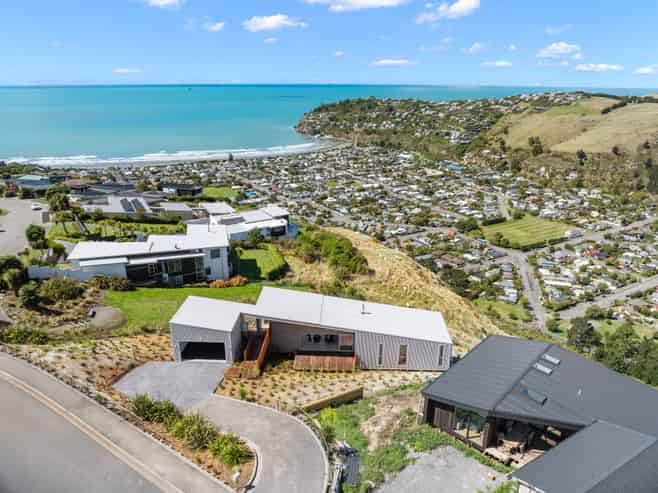 1 Oxenhope Road, Richmond Hill