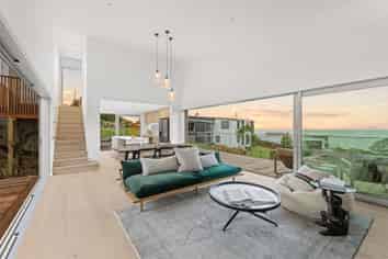 1 Oxenhope Road, Richmond Hill