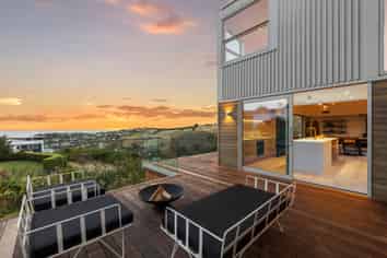 1 Oxenhope Road, Richmond Hill