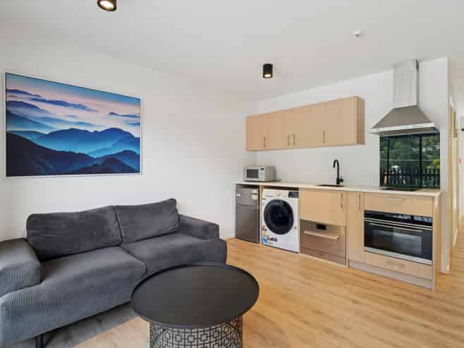 21B/135 Hallenstein Street, Queenstown