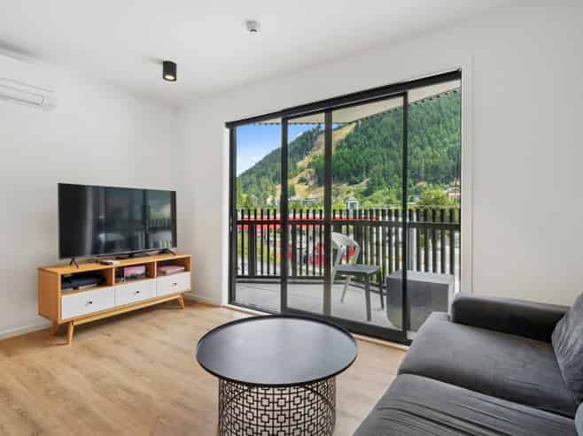 21B/135 Hallenstein Street, Queenstown