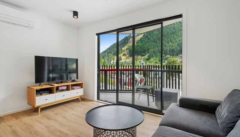 21B/135 Hallenstein Street, Queenstown