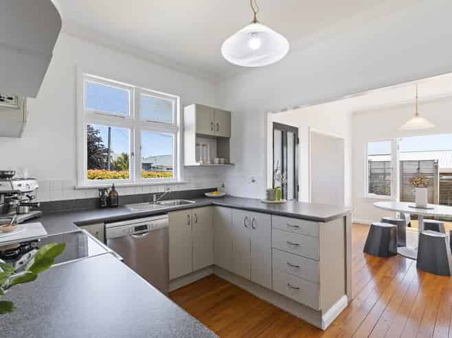 40 Tukapa Street, Westown