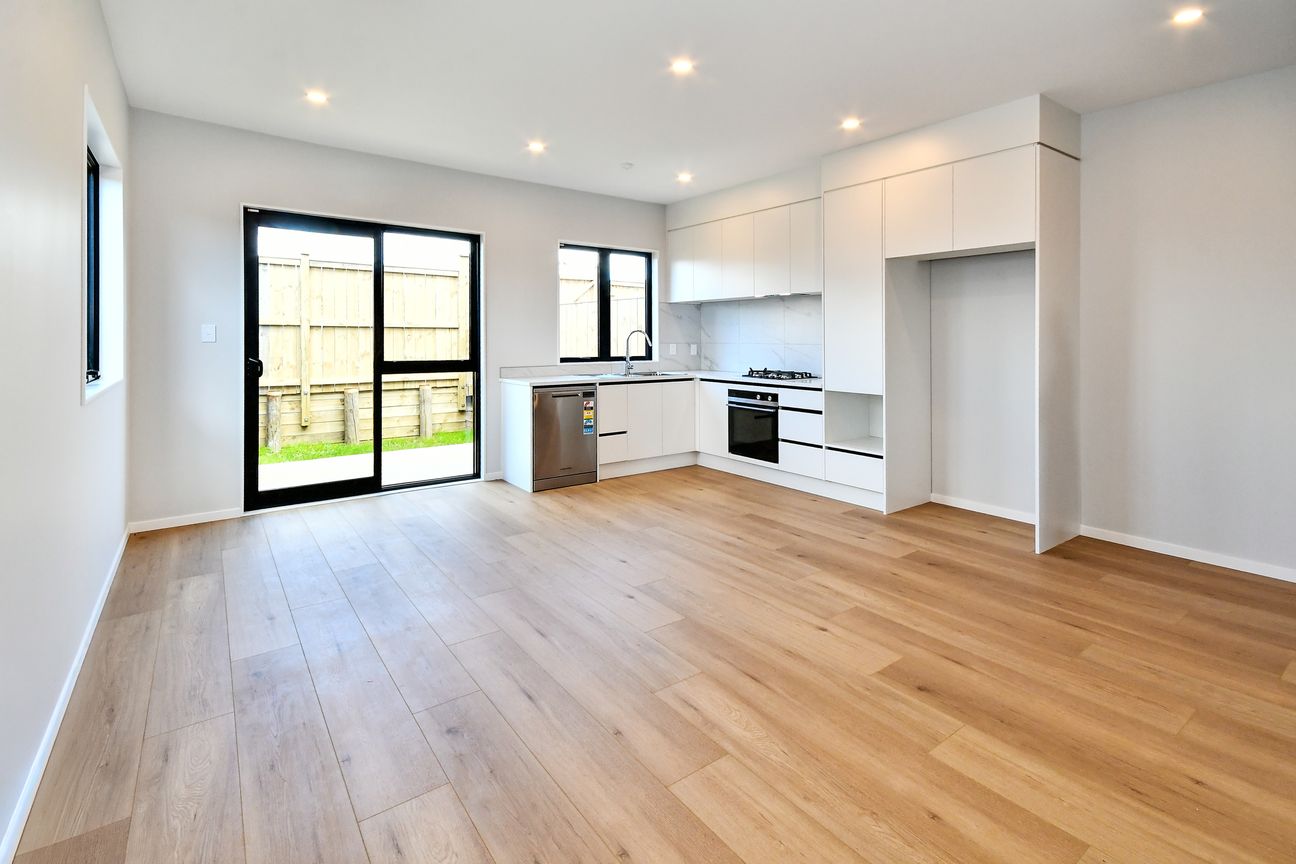 Live or Invest In Beautiful family Home! - Aanzicht 3