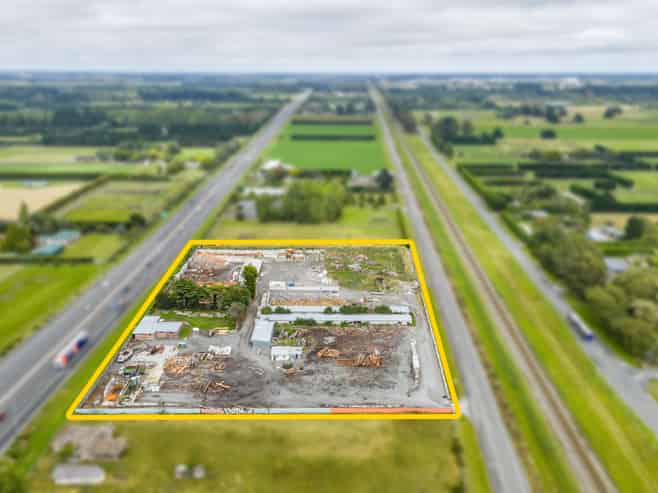 2.06 hectares of Potential on Manion Road!