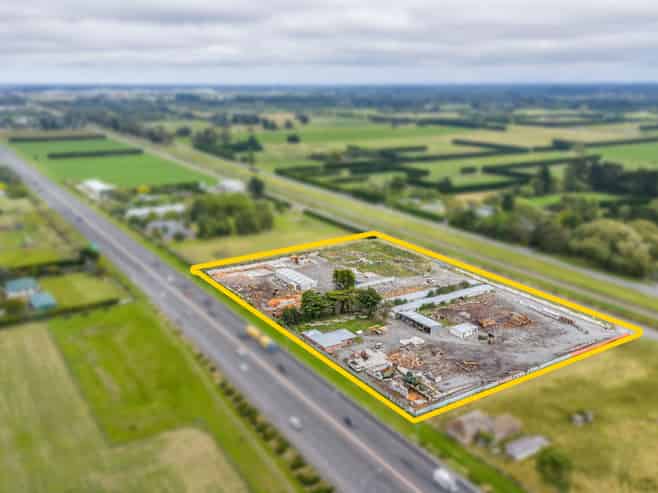 2.06 hectares of Potential on Manion Road!