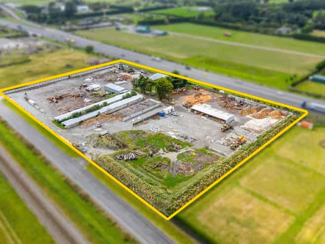 2.06 hectares of Potential on Manion Road!