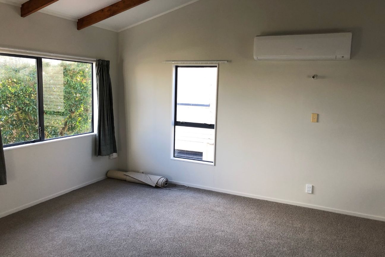 Refurbished Spacious two bedroom home! - Bild 3