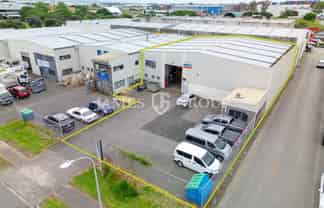 Low Office Ratio Warehouse | Secure Front Yard