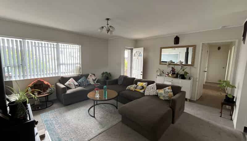 2/41 Great South Road, Papakura