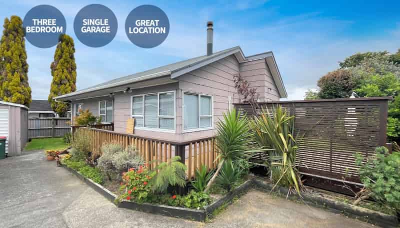2/41 Great South Road, Papakura