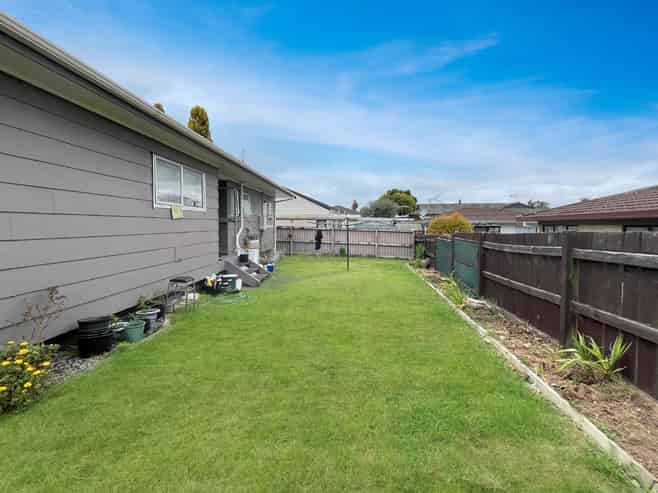2/41 Great South Road, Papakura