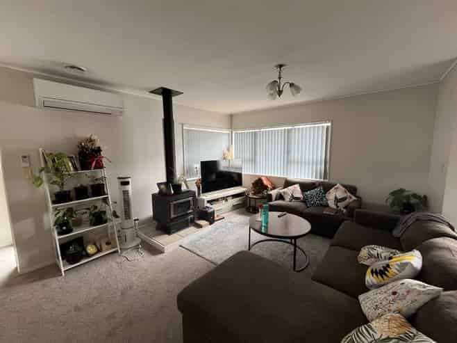 2/41 Great South Road, Papakura