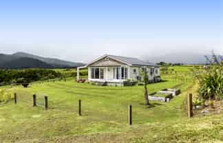 207  Upper Pitone Road, Oakura